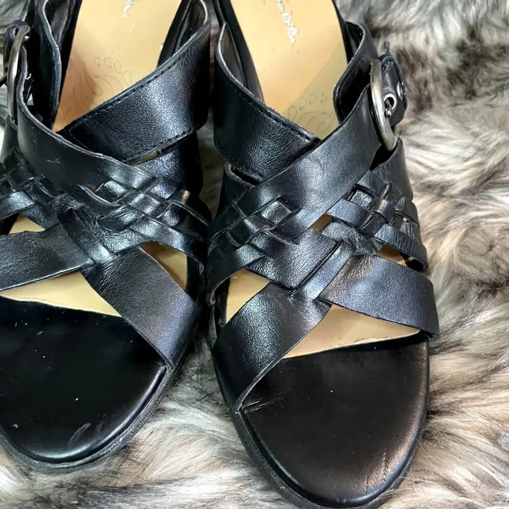 Thom McAn Women's Black Leather Wedge Sandals Size 7 flat bottom open toe